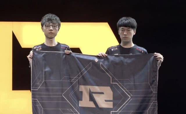 随着比赛的 随着比赛的